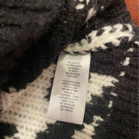 NWT Stylish Houndstooth Zip Turtleneck Sweater - Black & White Size Medium - Picture 5 of 5